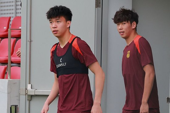 客场生死战前国足降量减压，心理专家入驻球队