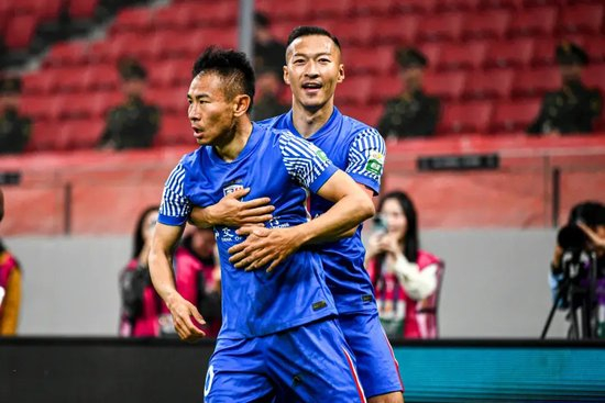 6轮8失球!申花防守倒退至去年2倍 老将神勇难掩攻防危机 6轮8失球!申花防守倒退至去年2倍 老将神勇难掩攻防危机