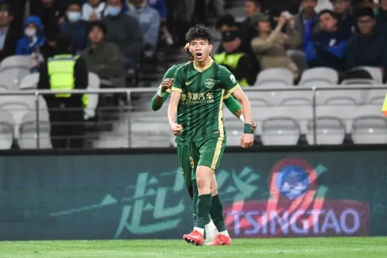 王钰栋破门难救主 浙江绿城2-3遭申花替补双响绝杀 王钰栋破门难救主 浙江绿城2-3遭申花替补双响绝杀