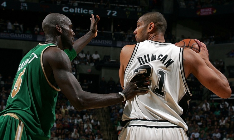 乐福评历史大前锋：首发邓肯替补诺维茨基裁掉加内特