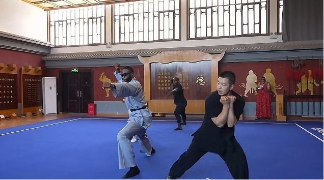 杰伦·布朗少林寺习武，NBA球星中国行新玩法